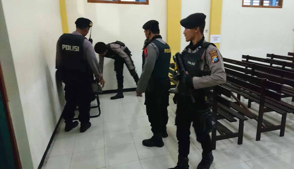 Pnsterilan ruang sidang di Pengadilan Negeri Mojokerto