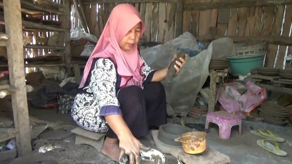 Jelang Maulid Nabi Muhammad, Pengrajin Cobek Pasuruan Kebanjiran Pesanan