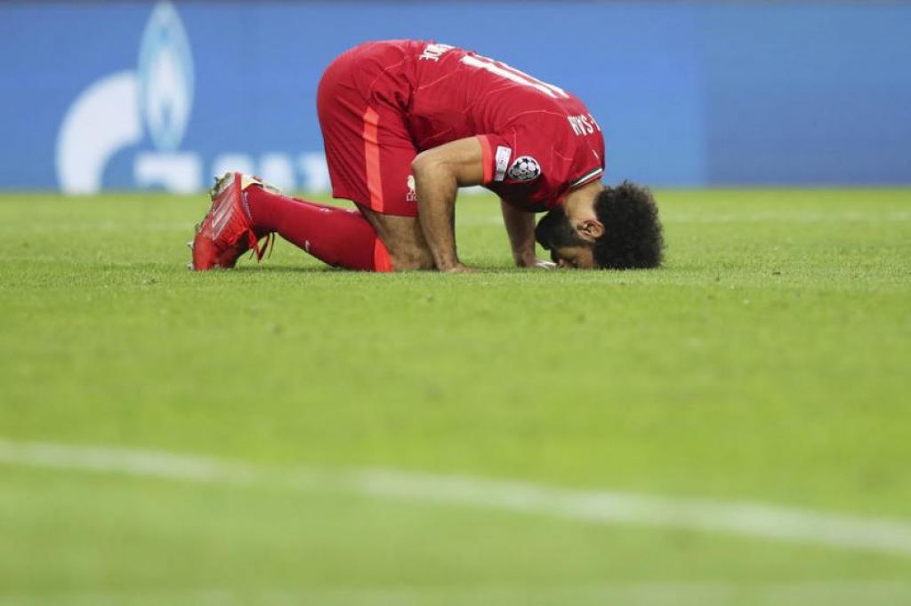 Penyerang Liverpool, Mohamed Salah merayakan golnya ke gawang Porto (Foto: EPA-EFE/JOSE COELHO via Republika)
