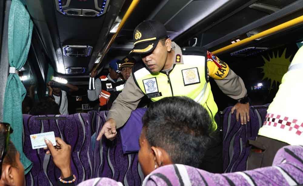 Pemeriksaan bus di Banyuwangi