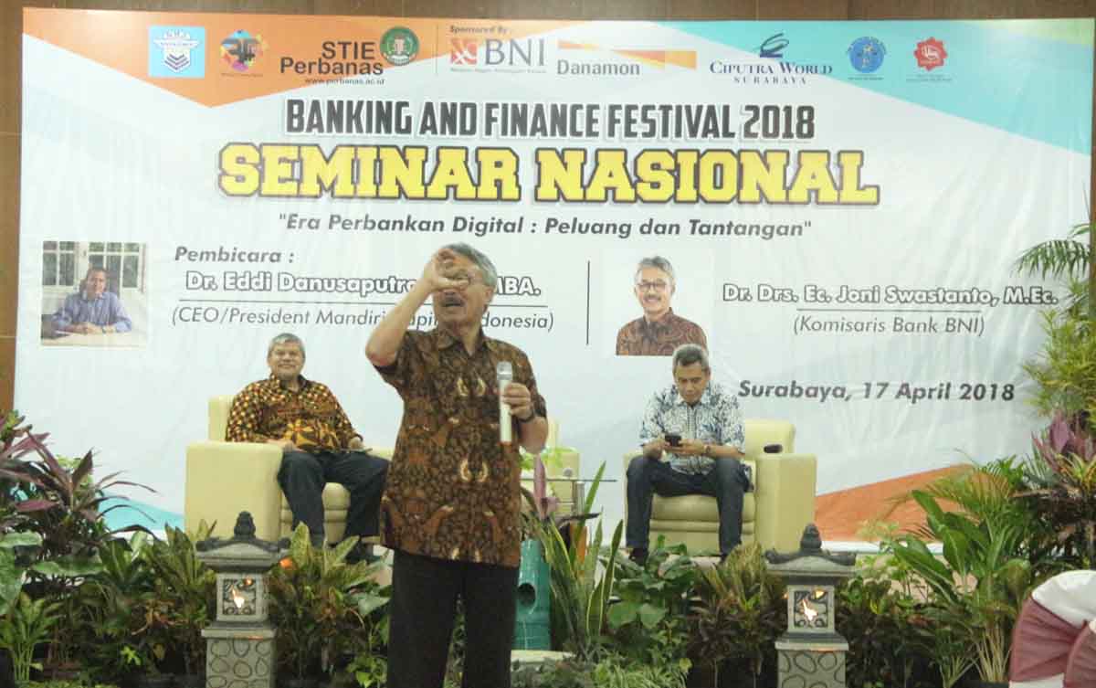 Seminar di kampus STIE Perbanas Surabaya.