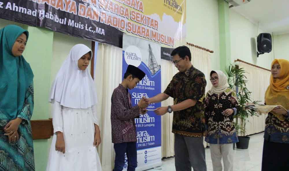 STIE Perbanas Berbagi Keceriaan Bersama Anak Yatim dan Kaum Duafa