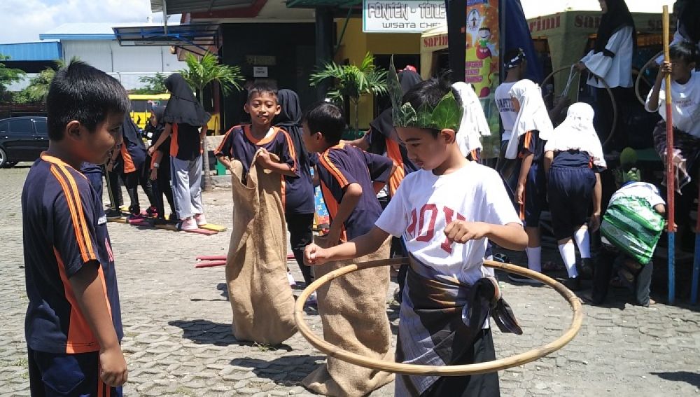 Permainan holahop yang dikenalkan