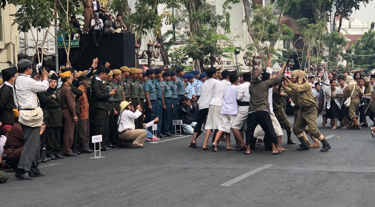 Live: Detik-detik Perobekan Bendera Belanda