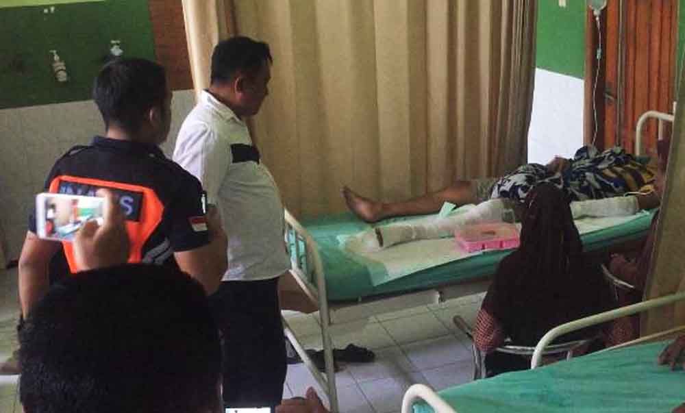Salah satu korban petasan saat menjalani perawatan medis di Blitar