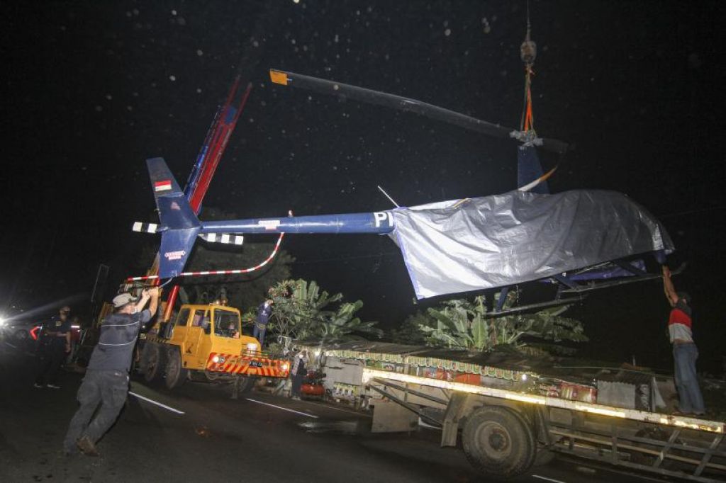 Helikopter Milik Kemenhub Jatuh di Curug Tangerang