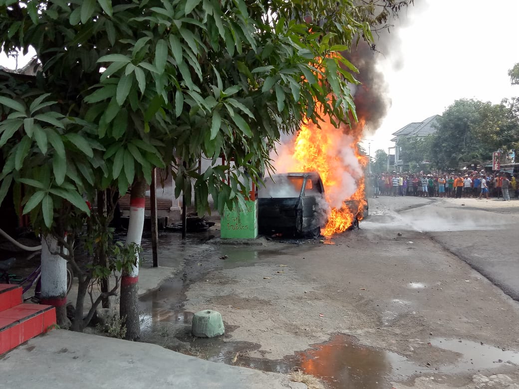 Pikap Muat 775 Liter Pertalite dan Pertamax Ludes Terbakar di Ngawi 