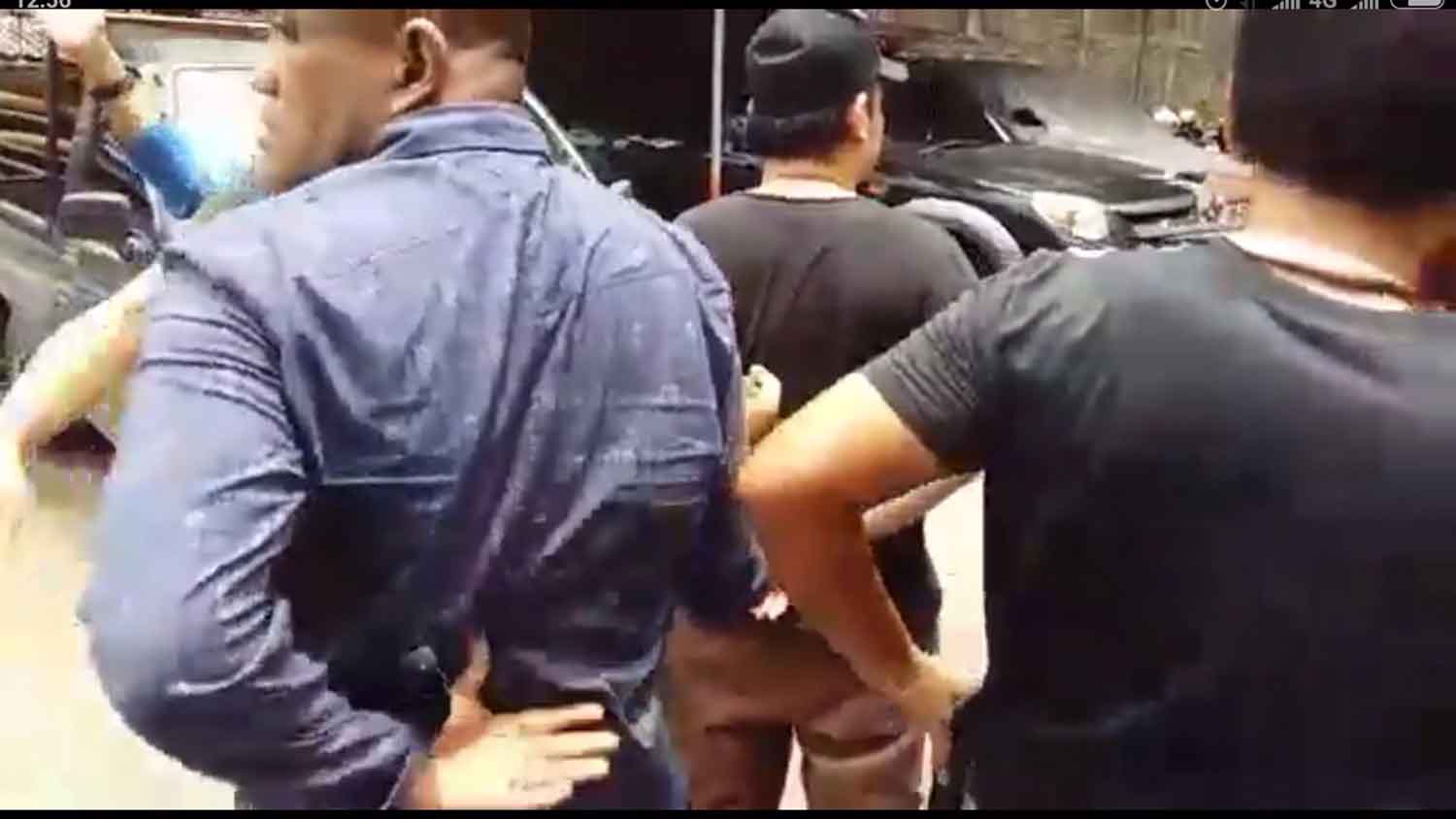 Tersangka pengedar pil koplo jenis dobel L, beserta barang bukti 500 ribu lebih pil koplo siap edar.
