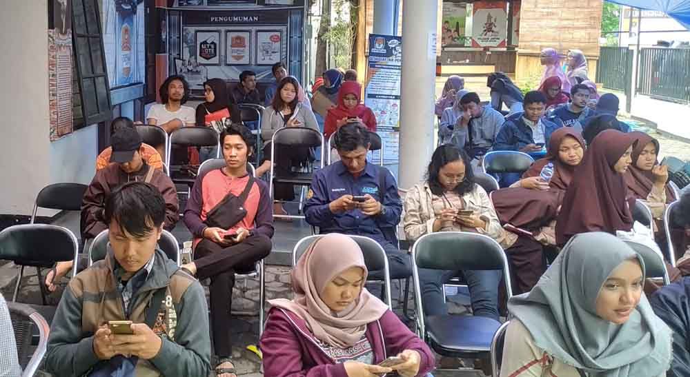 KPU Kota Malang diserbu warga yang mengurus pindah pilih