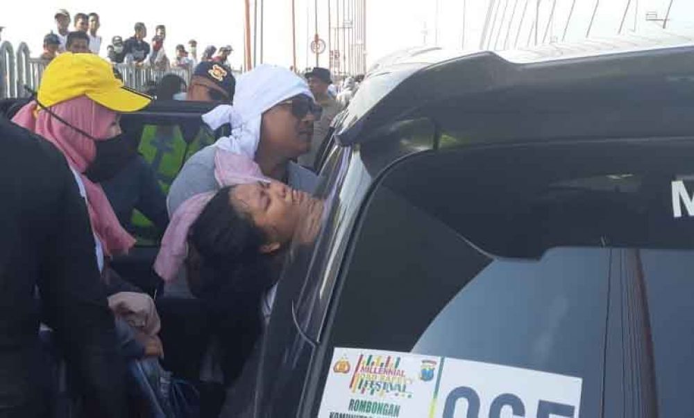 Peserta yang pingan di acara Millenial Road Safety Festival di Jembatan Suramadu