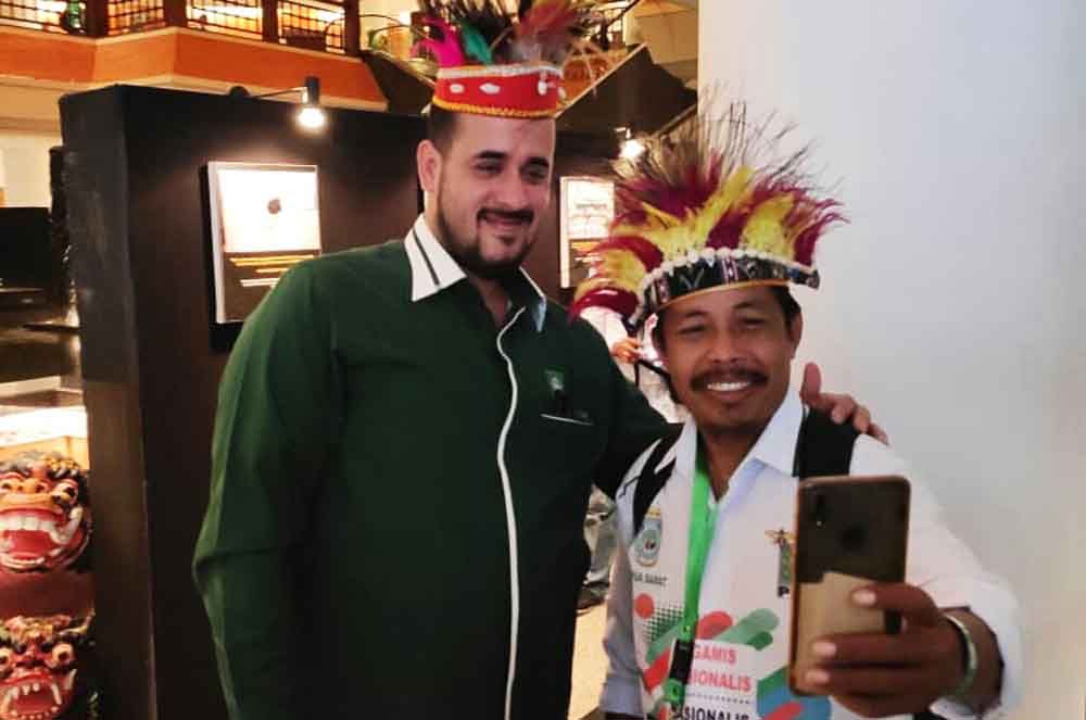  Ketua PKB Kota Probolinggo Hadi Zainal Abidin (kiri)  berfoto bersama Pengurus DPC PKB Papua Barat