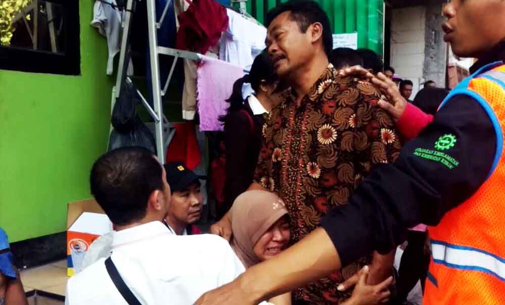 Ayah dan ibu kandung teknisi PLN yang gantung diri 