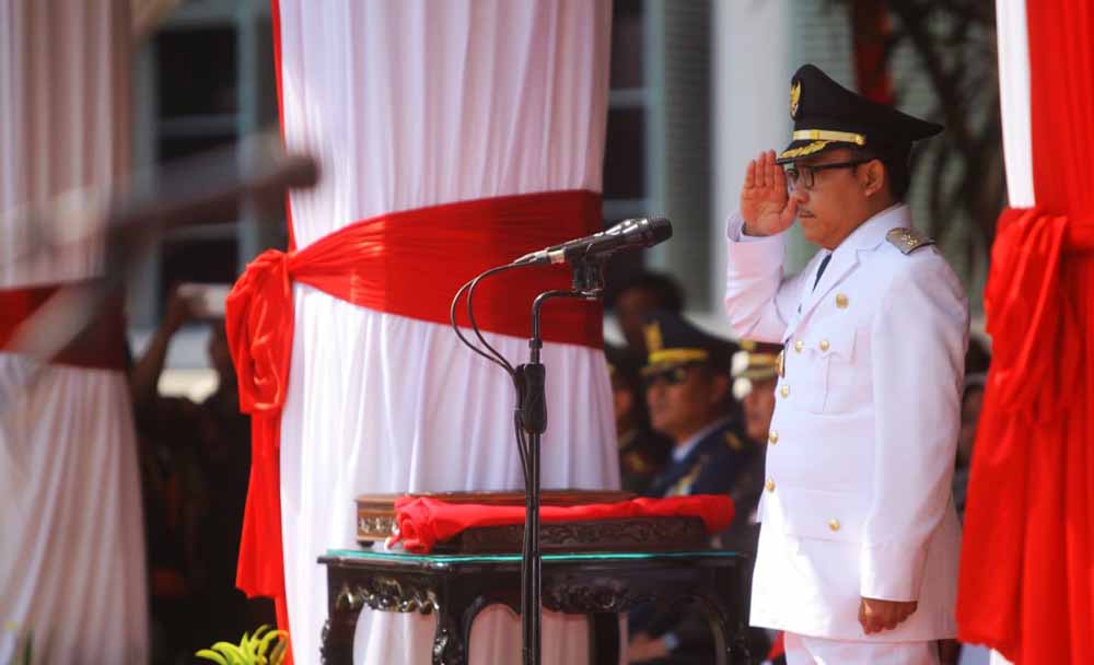 plt Walikota malang saat upacara bendera peringatan HUT RI 