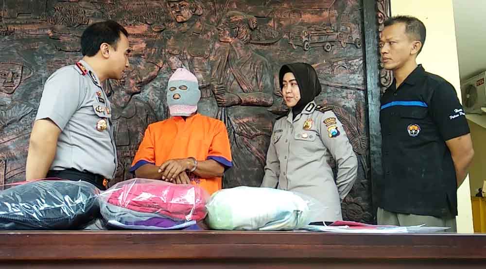 Tersangkan oknum PNS saat diamankan di Mapolres Ponorogo.