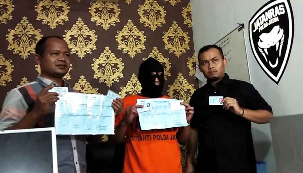 Polda Jatim Bongkar Pemalsuan SIM hingga KTP 
