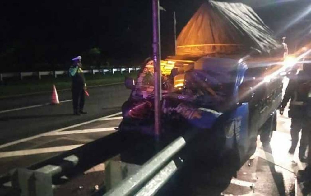 Pikap ringsek tabrak pagar pengaman Tol Gempol-Pasuruan