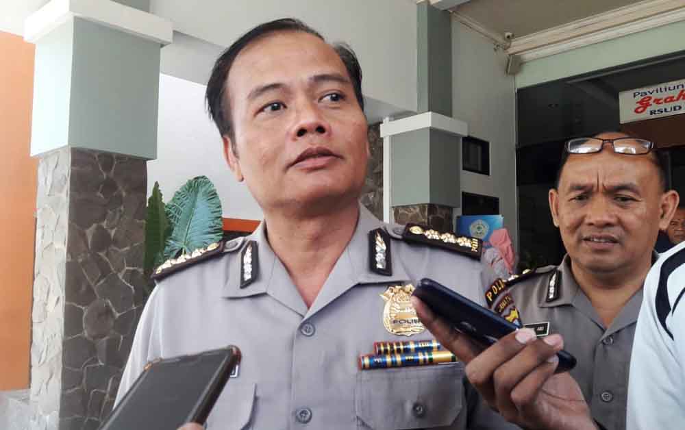 Karorena Polda Jatim, Kombes Pol Ahmad Yani usai menjenguk korban