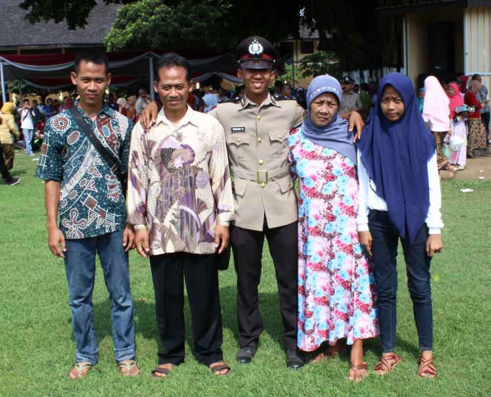 Kisah Maulana, Anak Peternak Bebek yang Bercita-cita Jadi Polisi