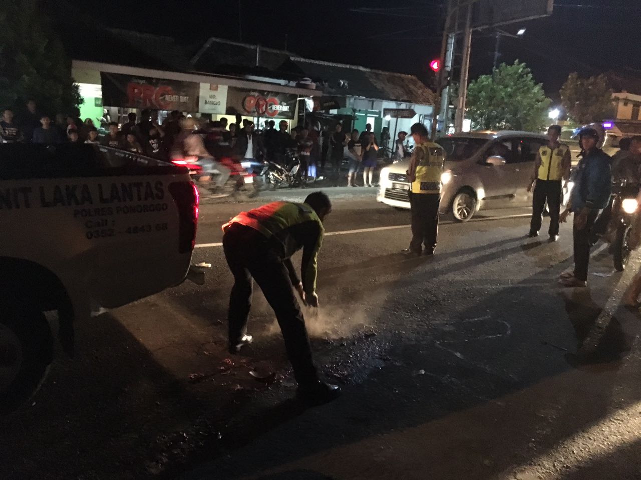 Senggol Truk Gandeng, Biker ini Tewas Terlindas Ban