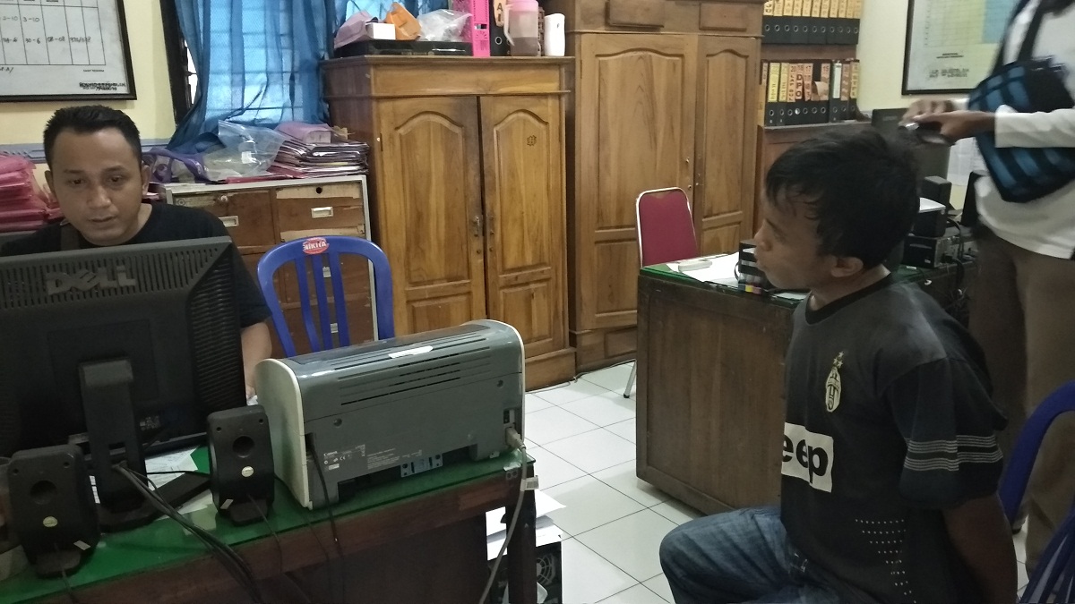 Tersangka traficking saat konfrensi pers di mapolres Ponorogo