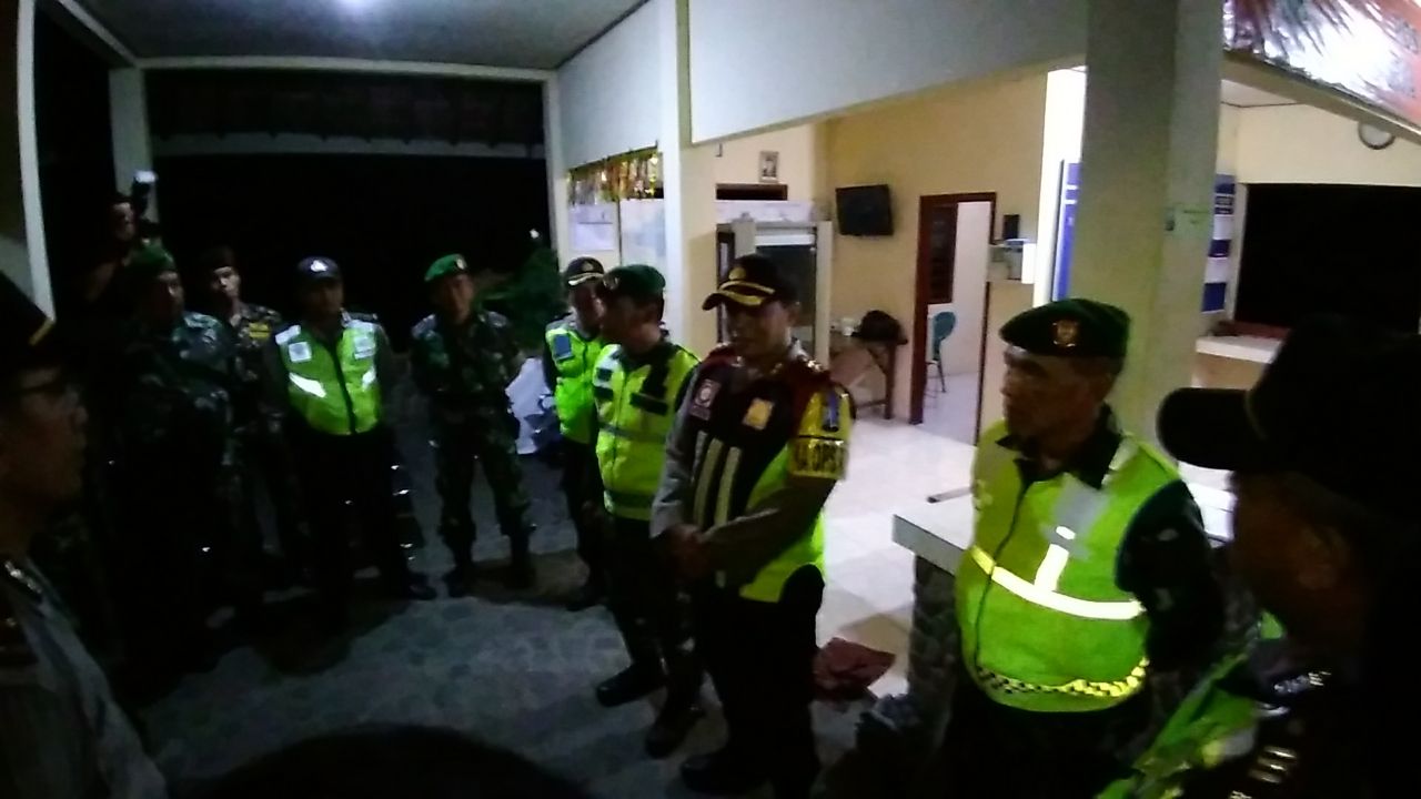 TNI dan Polisi saat persiapan operasi gabungan bersepeda motor