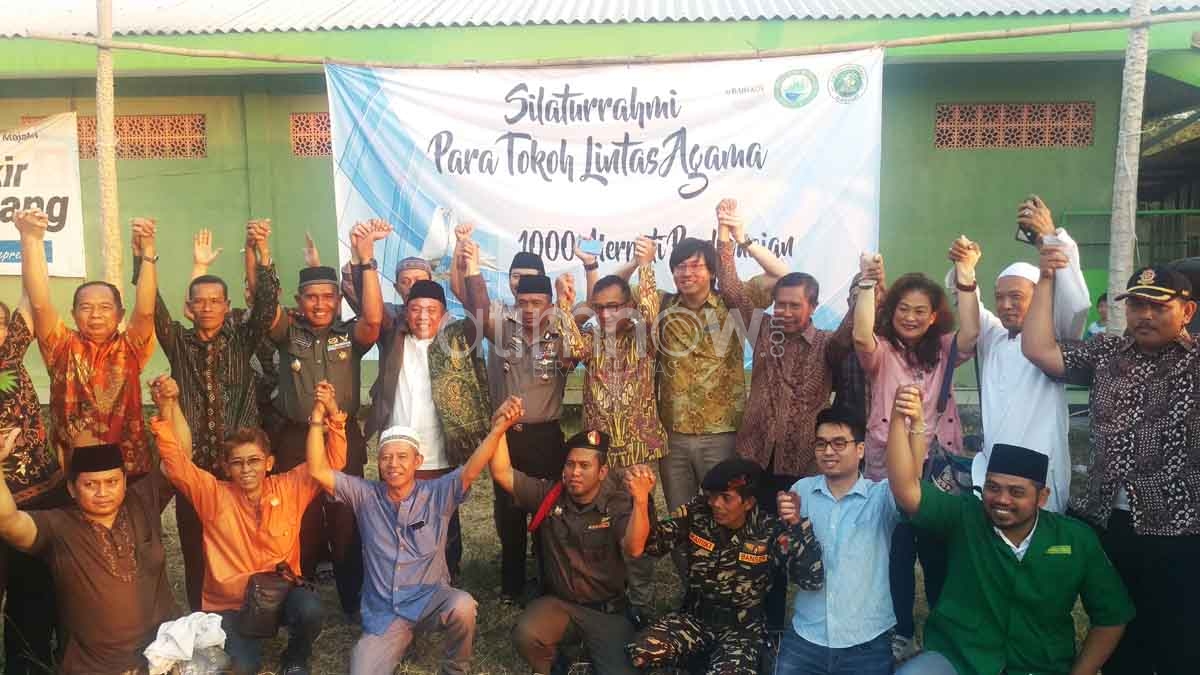 Acara dialog agama yang bertajuk 'Indahnya Kebersamaaan Antar Umat Beragama' di Pondok Pesantren Al-Baihaqy, Jalan Gununganyar Sejahtera