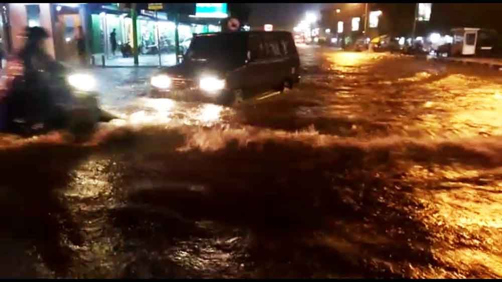 Beredar Video Banjir di Alun-alun Ponorogo, Bupati Ipong: Hoax