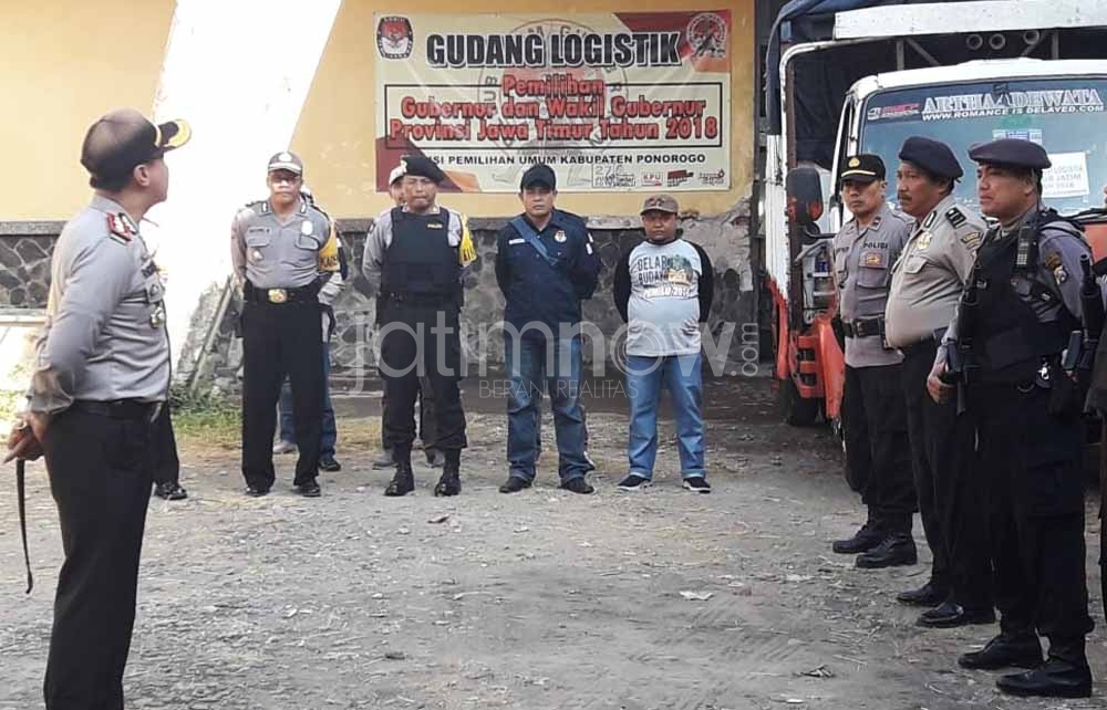 625 Polisi Kawal Distribusi Logistik Pilgub Jatim di Ponorogo