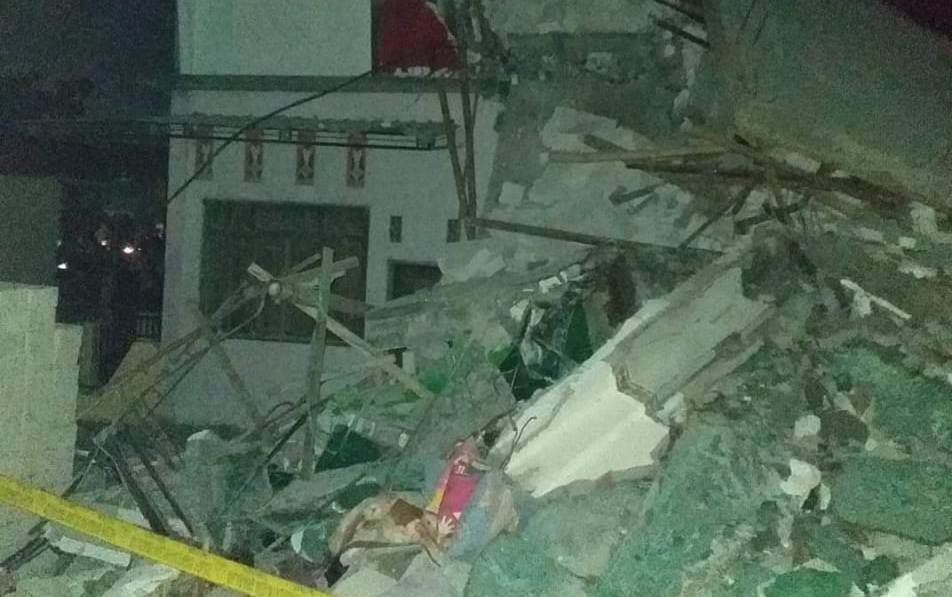 Gedung Asrama Putri Ponpes Al Azhar Suci Gresik Ambruk