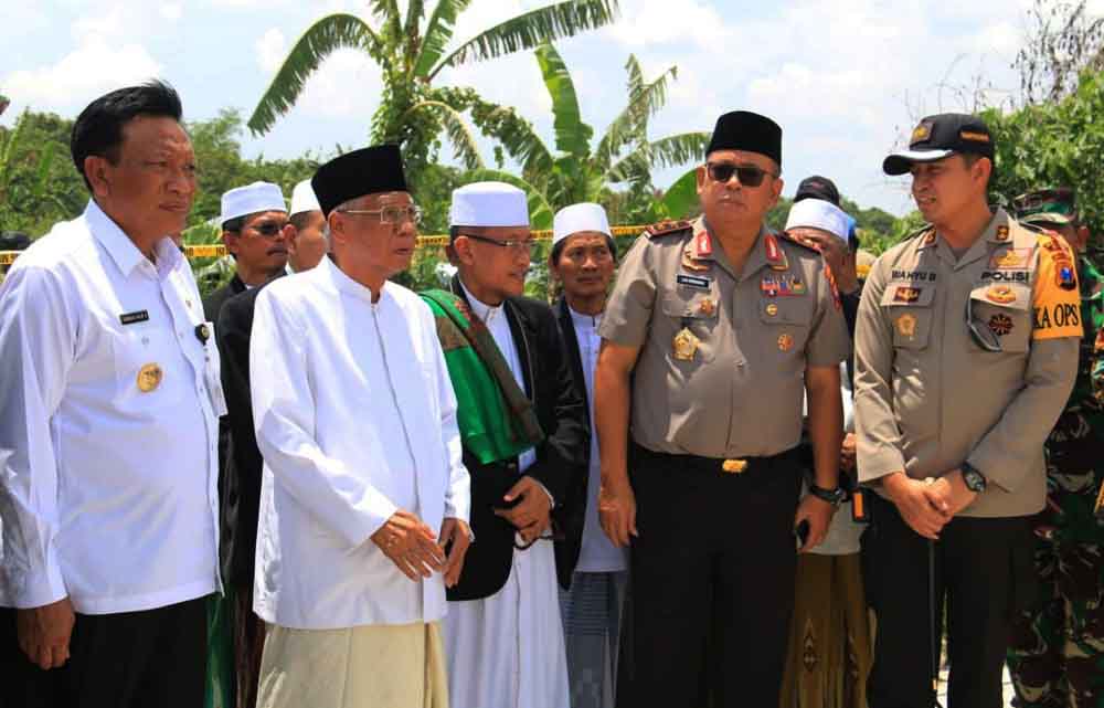 Kapolda beserta rombongan meninjau lokasi pondok pesantren ambruk