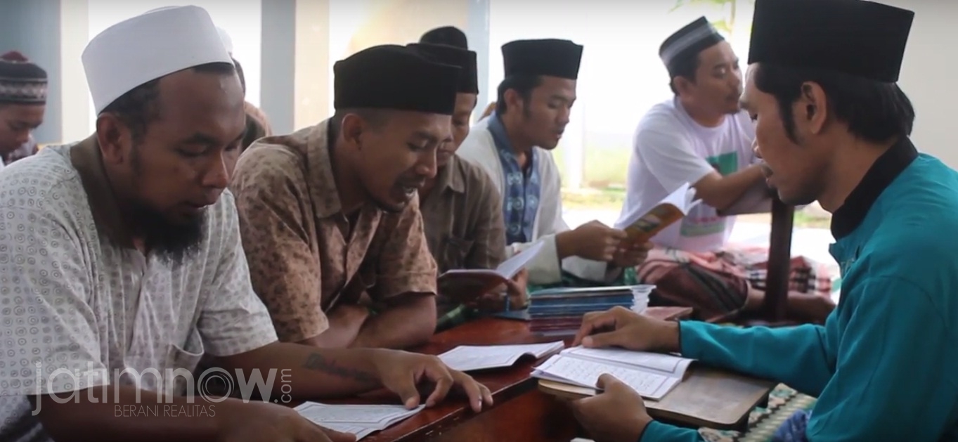 Warga binaan di Lapas Kelas II A Madiun saat belajar ngaji/Mita Kusuma