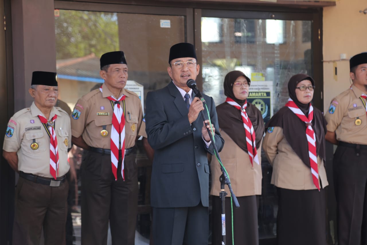 Wakil Bupati Ponorogo saat melepas kontingen Pramuka yang akan mengikuti Festival Wirakarya Kampung Kelir di Magetan/Foto: Mita Kusuma 