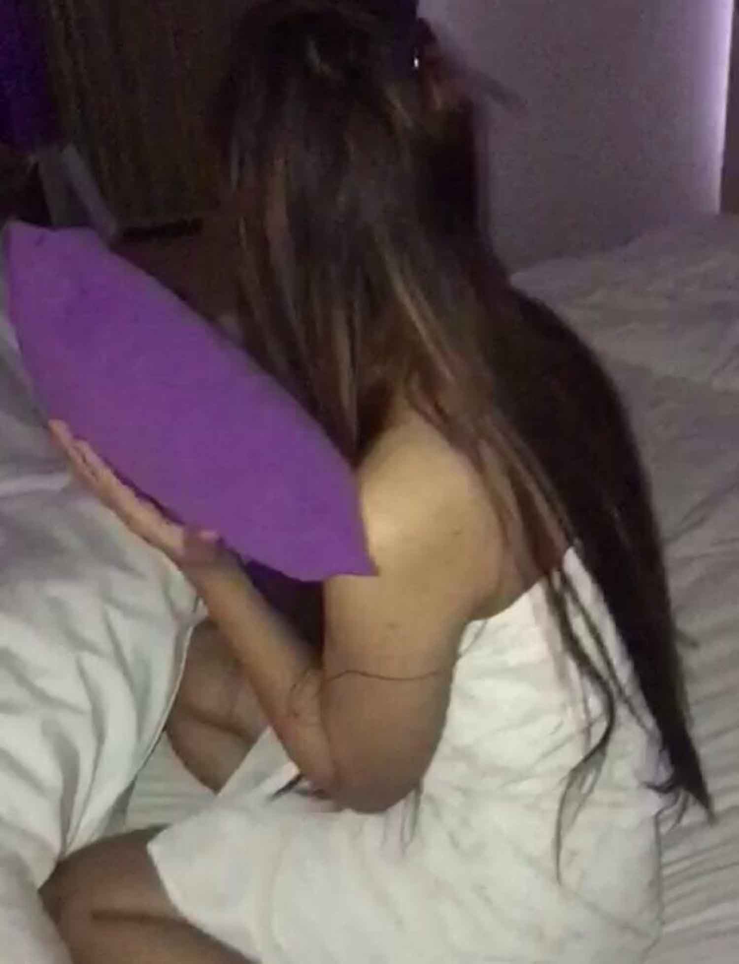 Salah satu SPG yang digerebek saat melayani pelanggan di sebuah hotel di Surabaya. 