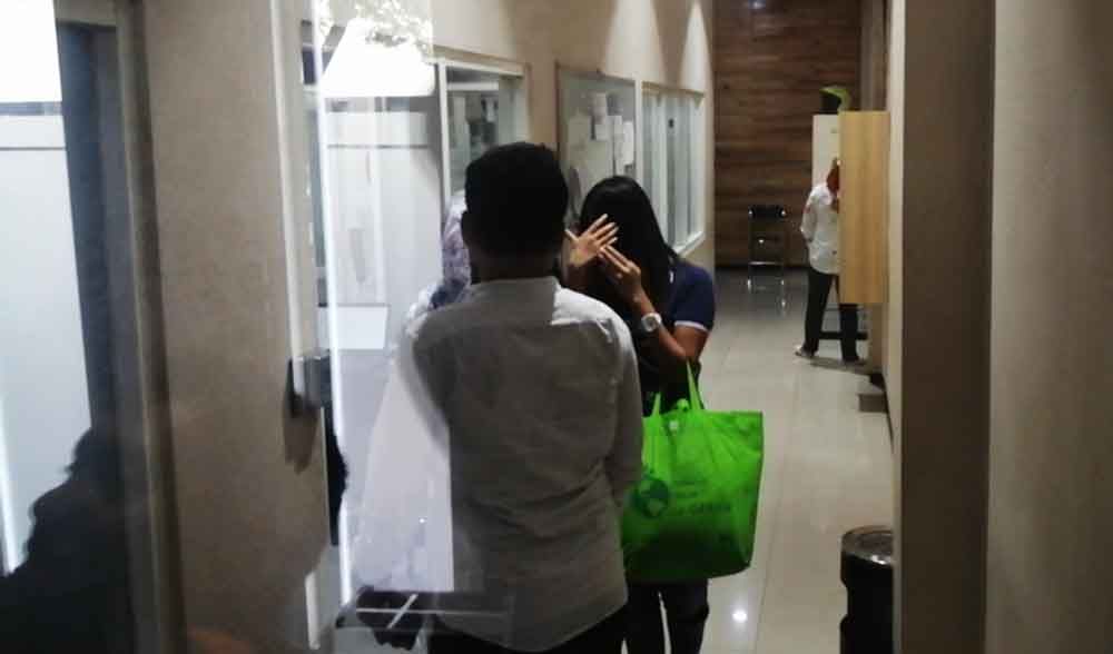 Salah satu artis mendatangi Mapolda Jatim