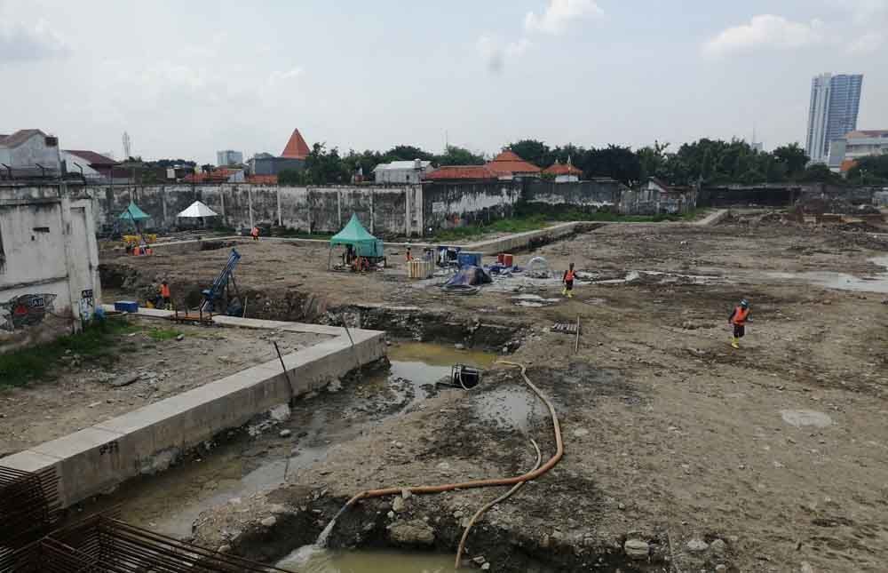  Proyek pembangunan Trans Icon Apartment di Jalan Ahmad Yani, Surabaya
