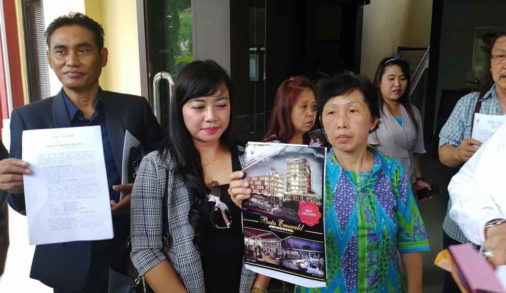 Pelaporan kasus dugaan penipuan di Mapolda Jatim