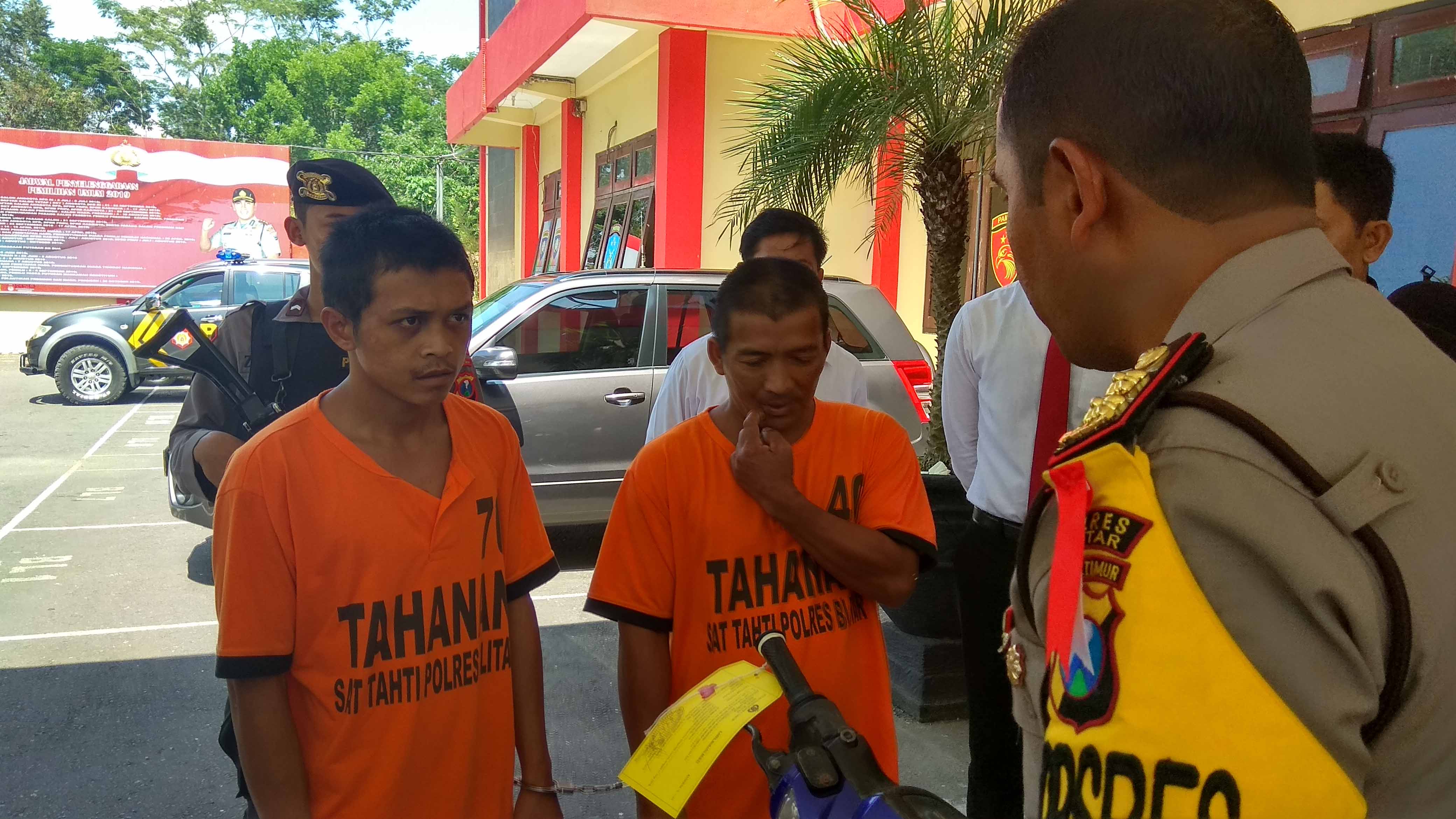 Tersangka Joko dan Sugianto di Mapolres Blitar