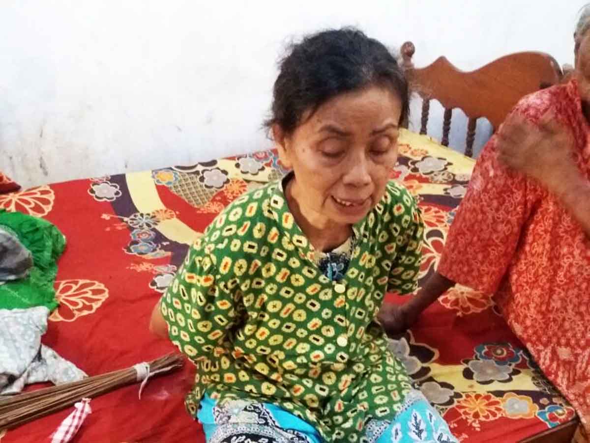 Kinawati, Pemilik toko kelontong korban perampokan.