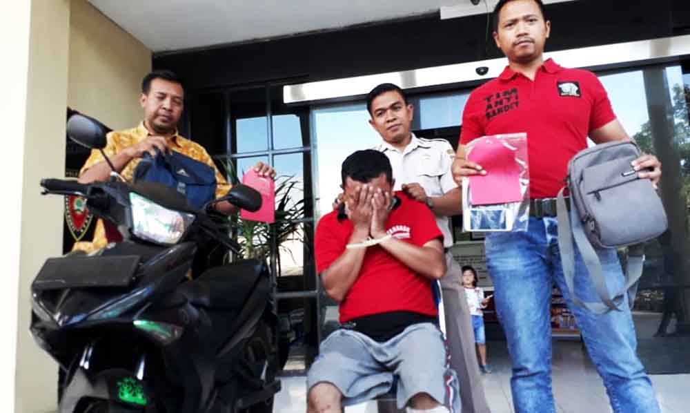 Tersangka saat di keler di Mapolrestabes Surabaya