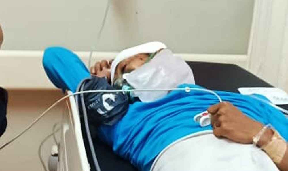 Tersangka saat mendapat perawatan medis