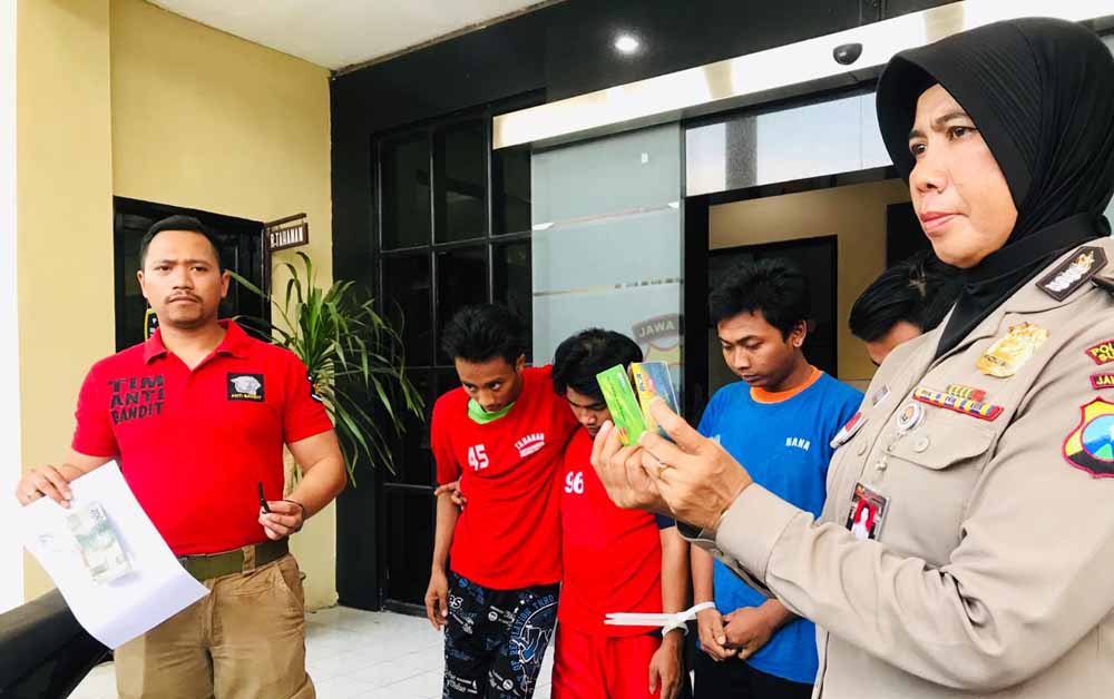 Komplotan ranmor saat diamankan di Mapolrestabes Surabaya