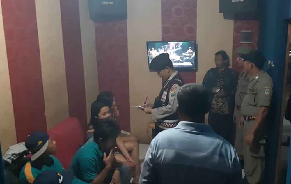 Salah satu tempat karaoke di Pacitan dirazia