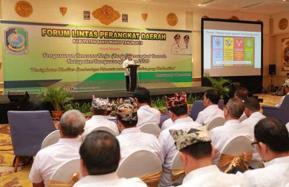 Bupati Anas dalam  Forum Lintas Perangkat Daerah Penyusunan Renja Pemerintah Daerah 2020