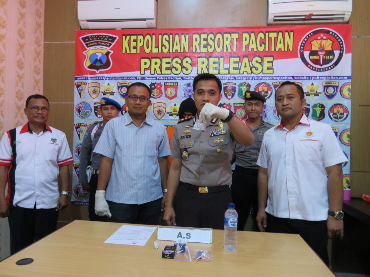 Bareng PL, Pengamen Diringkus Saat Menghisap Sabu di Tempat Karaoke