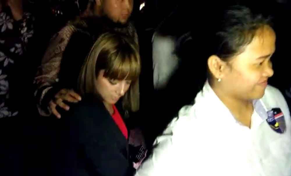 Riri Febrianti keluar dari Mapolda Jatim