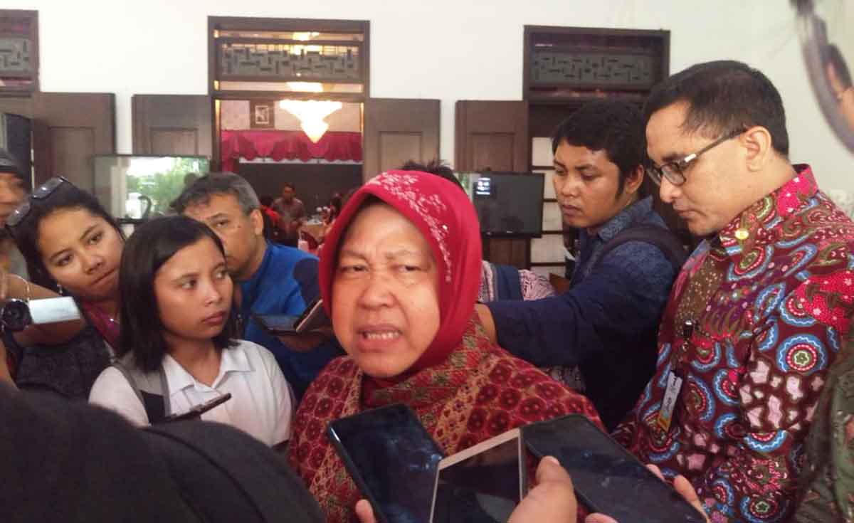 Walikota Surabaya Tri Rismaharini saat berada di rumah dinas.