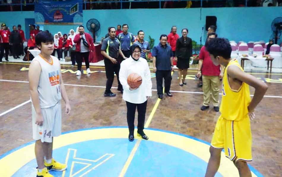 Wali Kota Risma saat di acara Student Basketball Championship