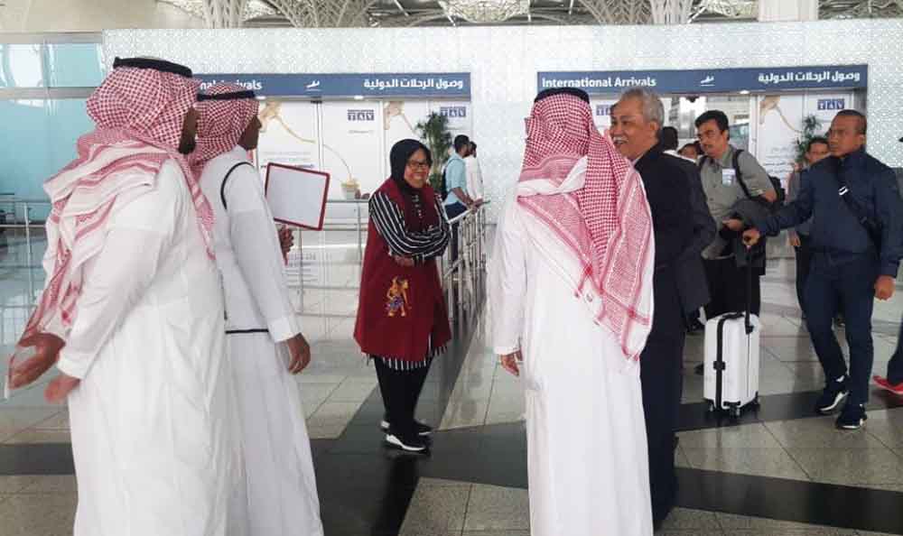 Foto: Wali Kota Risma dan rombongannya, diantara Don Rosano dan Kapolrestabes Surabaya Kombes Pol Rudi Setiawan/Istimewa