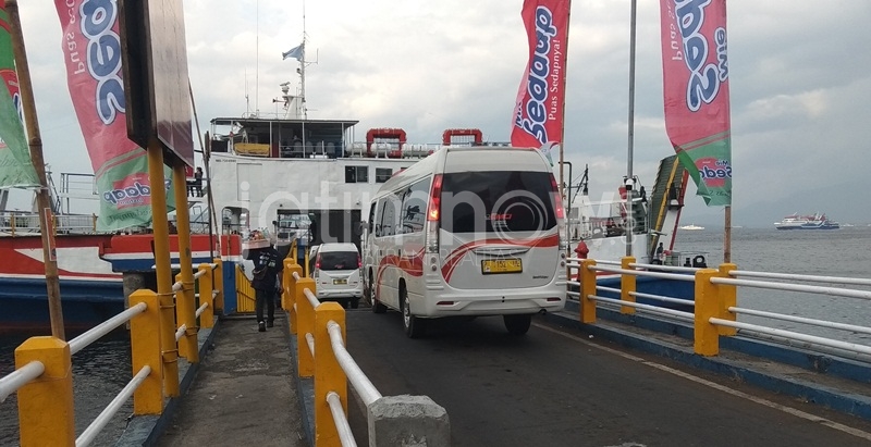 Arus Balik, Ribuan Roda 4 Padati Pelabuhan Ketapang