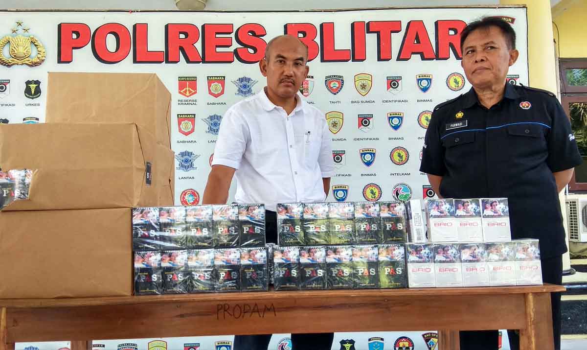 Polisi Amankan 587 Bungkus Rokok Tanpa Dilengkapi Cukai di Blitar
